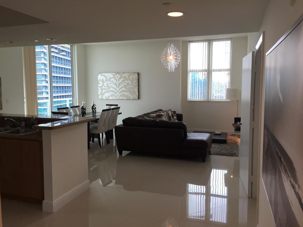 Lyx Suites At One Broadway In Brickell Miami Buitenkant foto