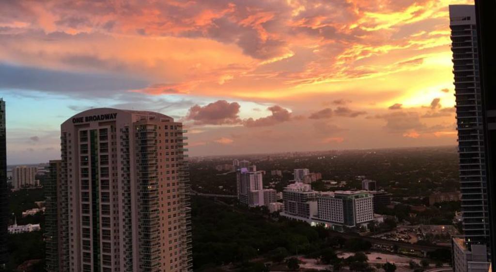Lyx Suites At One Broadway In Brickell Miami Buitenkant foto