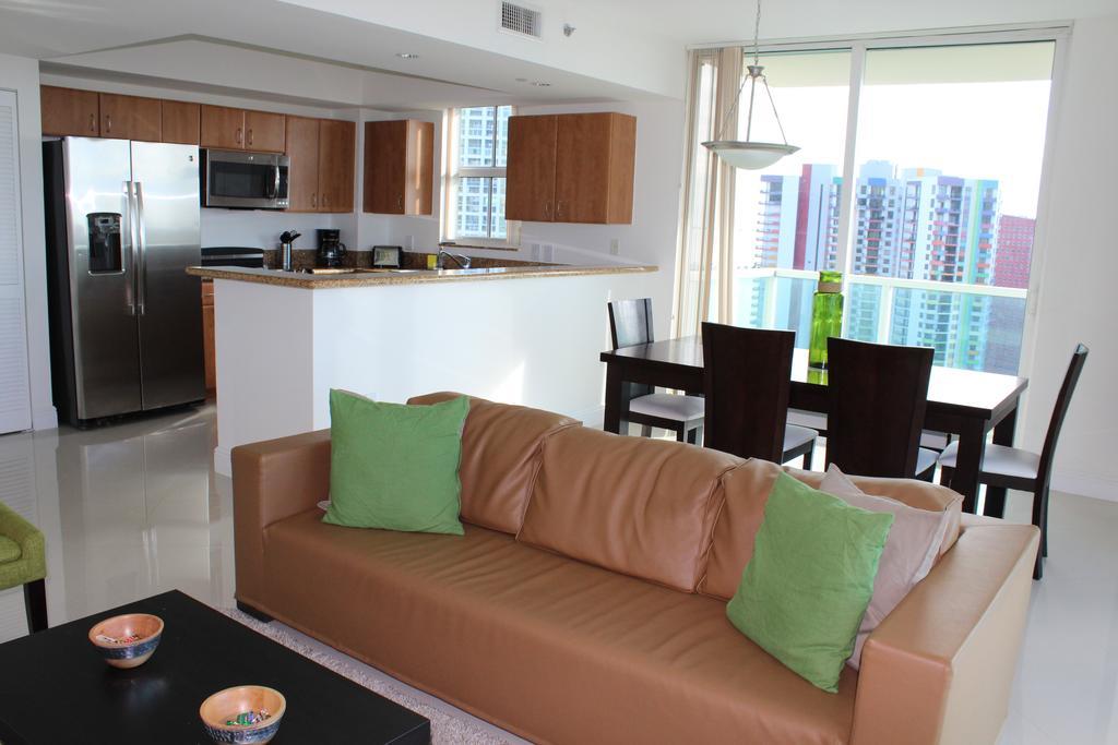 Lyx Suites At One Broadway In Brickell Miami Buitenkant foto