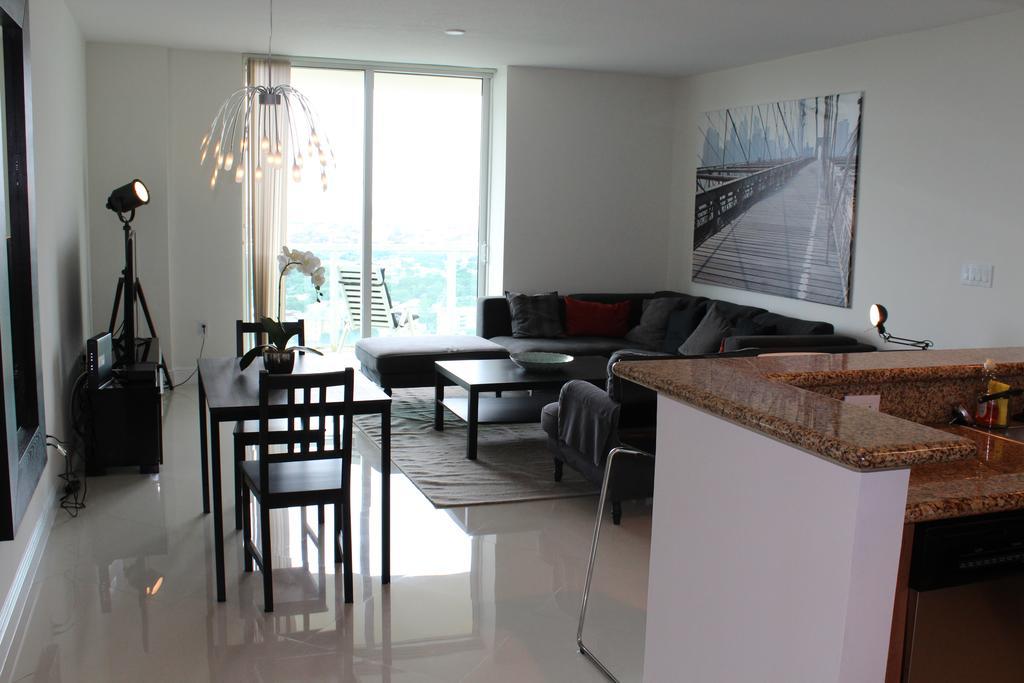 Lyx Suites At One Broadway In Brickell Miami Buitenkant foto